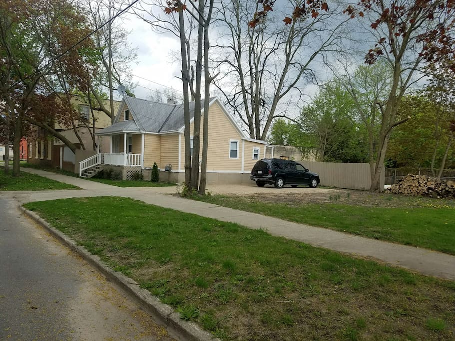 Rental Home near the Corner of Indiana NW & California with Big Yard