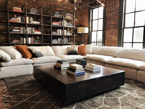 The Library Luxe Penthouse - walk to Broadway