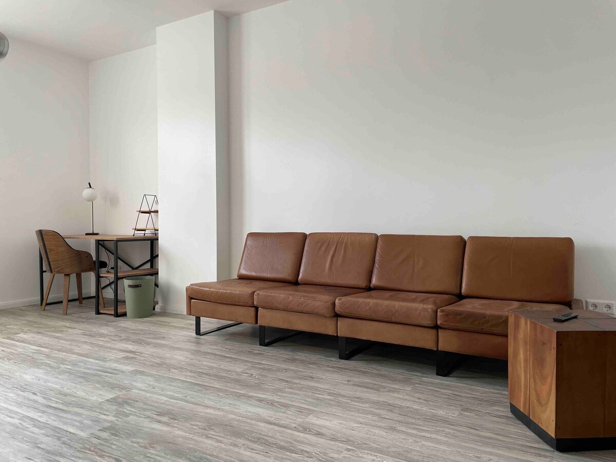 Top Airbnb: Unique Spacious Apartment in Nordstadt