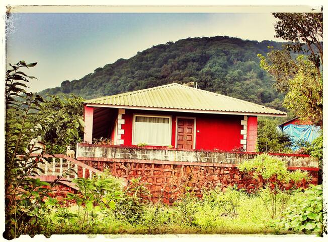 Spacious Sunset View Holiday Home