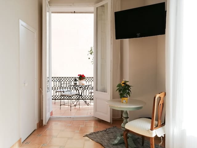 Casa Consell Gran Via managed Airbnb listing 3