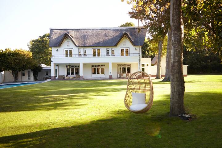 Stunning 5 Star Villa in Constantia gallery image 2