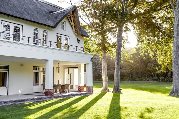 Stunning 5 Star Villa in Constantia gallery image 4