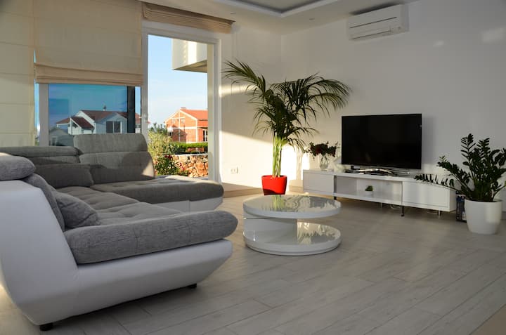 Villa Summer Dreams - Eine Friedlichen Oase In Murter - Geeignet Für Familien Und Gruppen - Murter