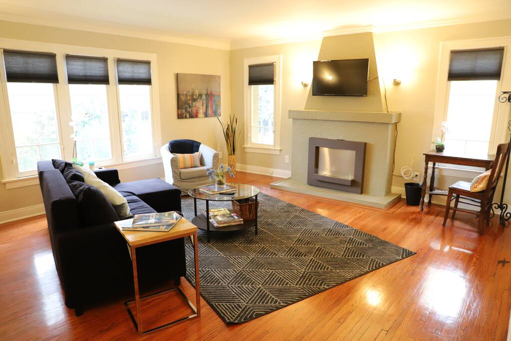 Front Living Room & TV