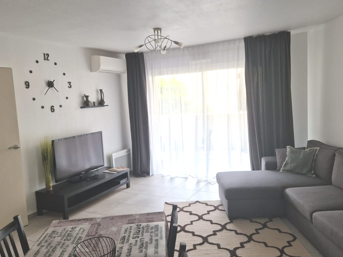 Top performing Airbnb: Un grand appartement deux pièces à Calvi. in Calvi