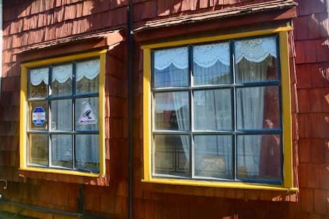 Top Airbnb: Typical house chilota, larch, and steps from the sea. in Ancud