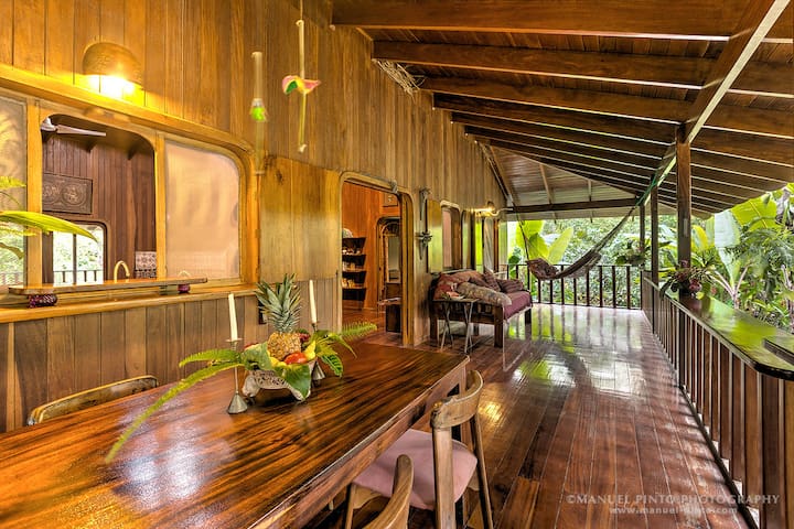 20% OFF-Private Pool, Central Location, Sleeps 4