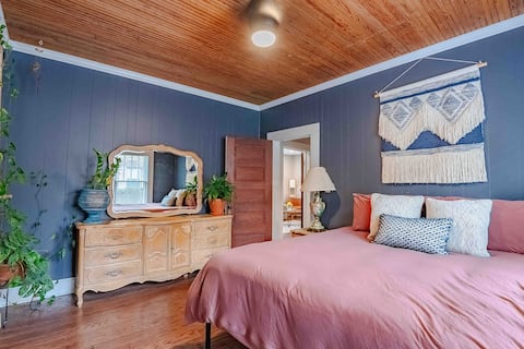 *BOHO on Main Ave- minutes from the stadium*