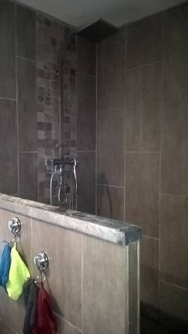 Douche italienne chez habitant.