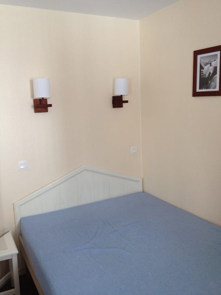 ห้องนอนแยกต่างหาก (เตียงใหญ่)