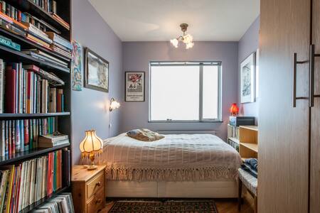 Room with a view & sunset; 50 m to the coast line!