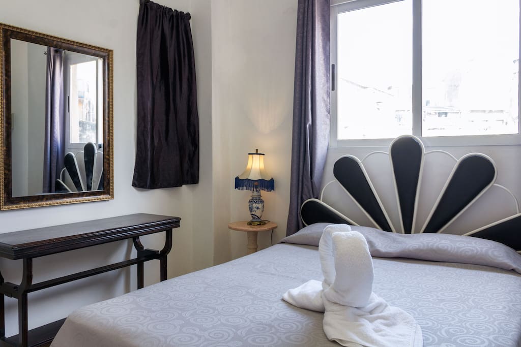Nice bedroom!!
