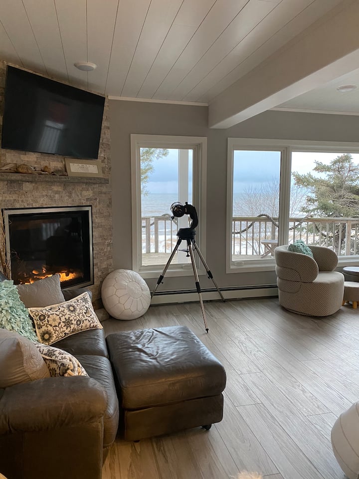 Park Point Vista, A Superior View! Beachfront - The Ledges, Duluth