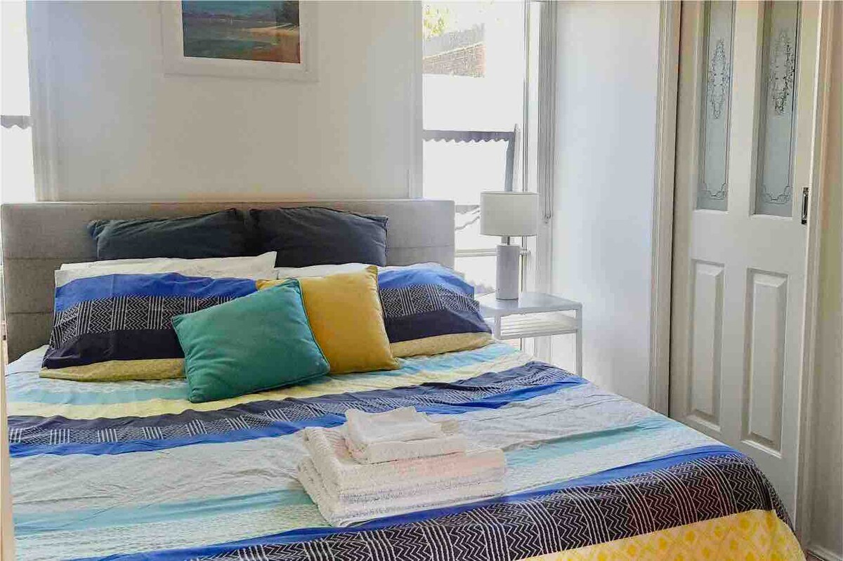 מיטת קווין עם חדר צמוד