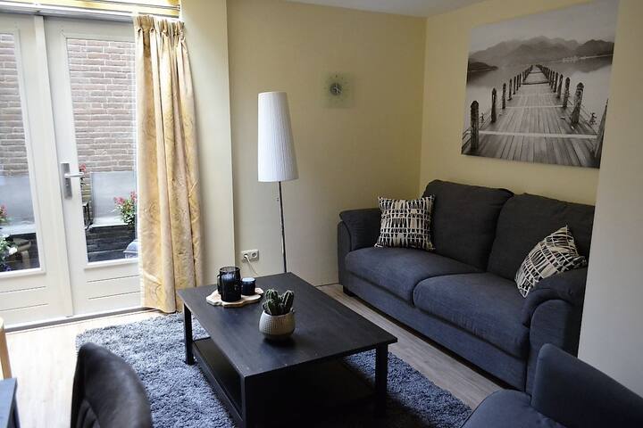 3302 Cozy studio / patio at canal Utrecht Centre