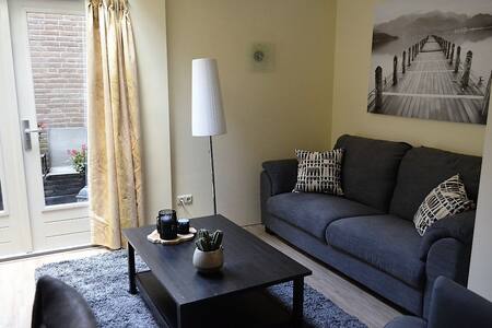 3302 Cozy studio / patio at canal Utrecht Centre