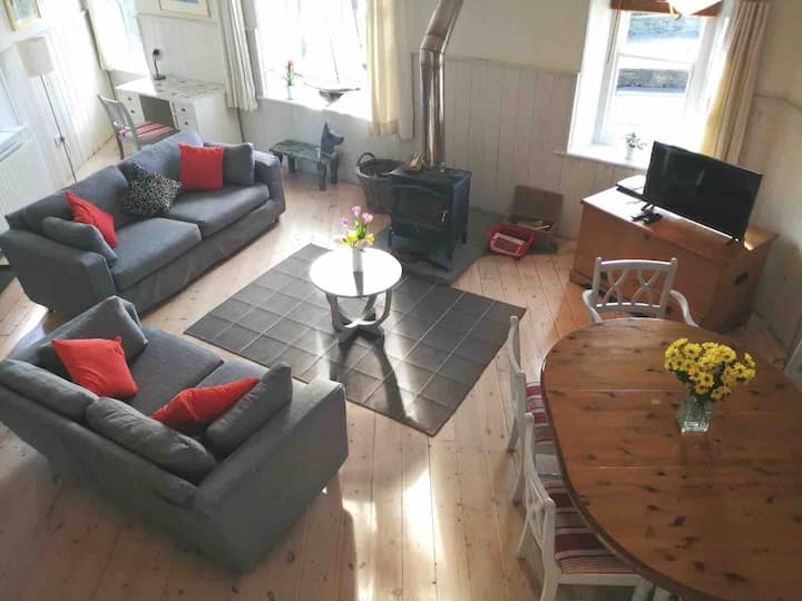 Berwick Upon Tweed ,Bankhill Cottage By The River. - Berwick-upon-Tweed Castle and Ramparts
