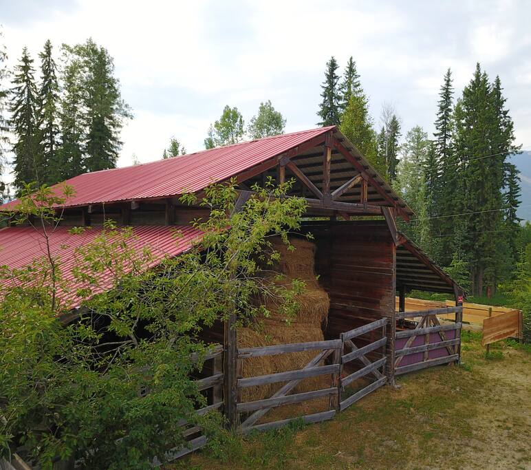 The bunkhouse to the right of the barn
