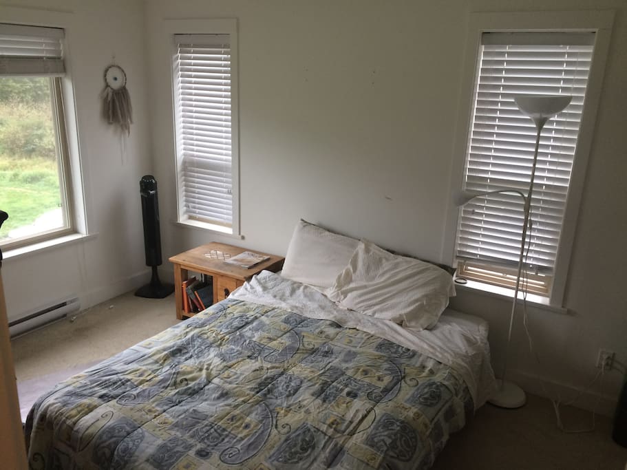 Master Bedroom with Queen bed, West facing window with Tantalus view