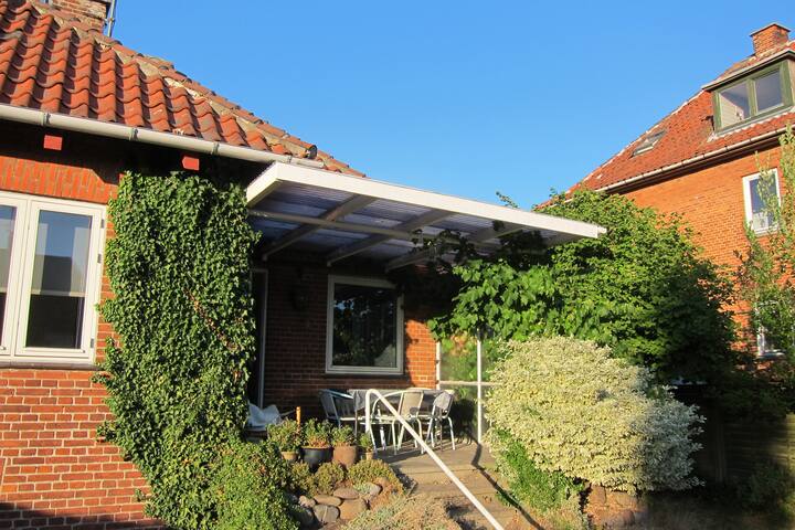 Villa near city centre and beach gallery image 3