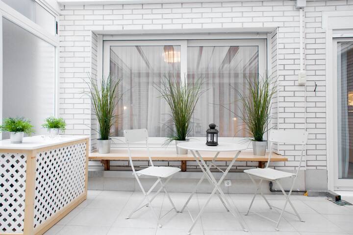 Mikeletes Beach House. Free Parking. AC. gallery image 2