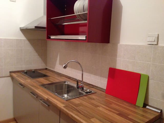 Studio appartment Riverview balcony vs USA Embassy