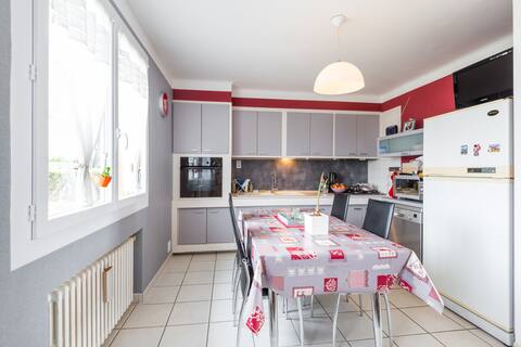 Top Airbnb: Private room in a house + free breakfast in Saint Priest