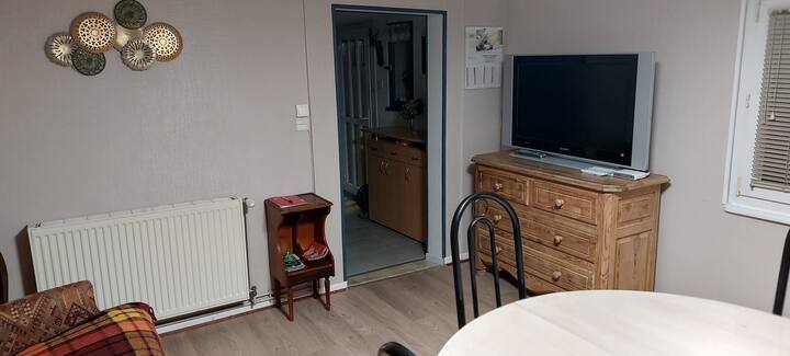Maison Chaleureuse, Proche Tout Commerces, Avec Stationnement Gratuit En Avant. 10 Min De Mulhouse, 1h De Strasbourg. - Ensisheim