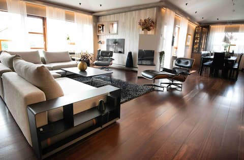 B14 - Sea View Villa - Luxury Villa 14 pax ocean view & hot tub.