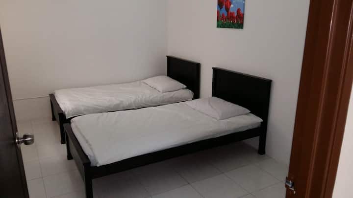 4th room with 2 single bed