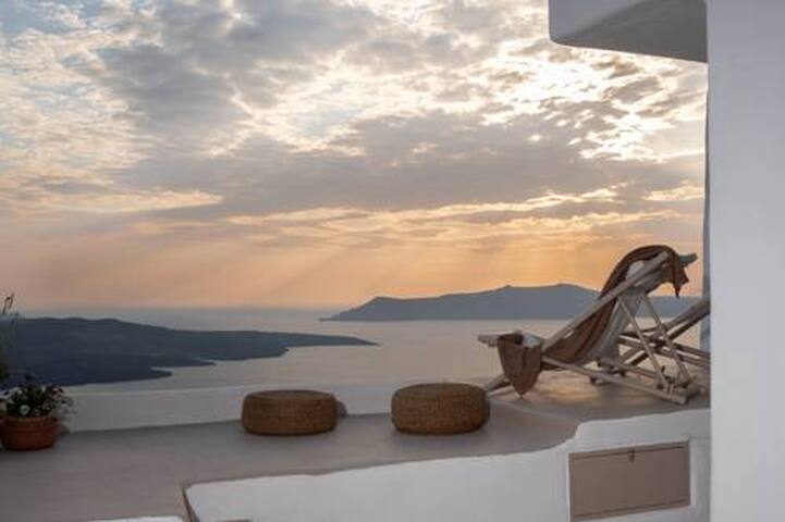 The Globe Villa with Caldera view & plunge pool gallery image 5
