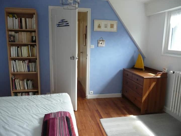 dormitorio 1 cama tamaño king  2 personas