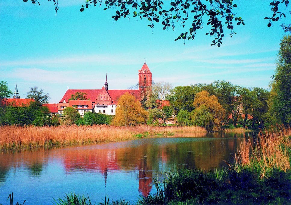 Dom mit Barlachs Schwebenden Engel