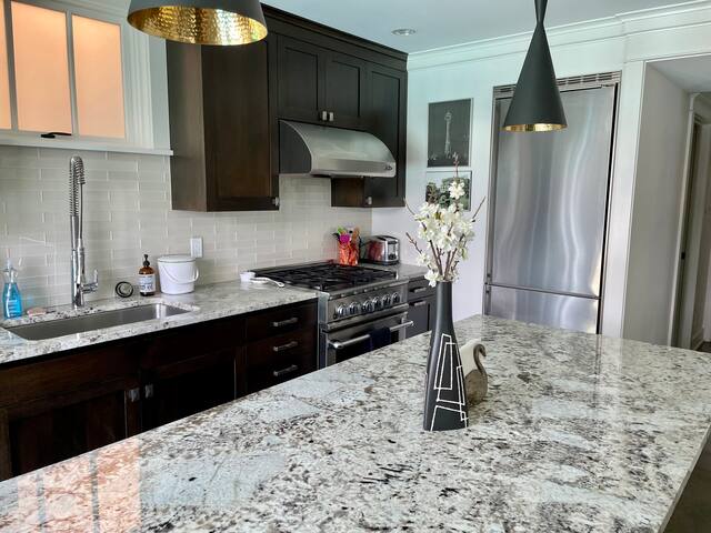 ★ Unique & Lovely on Queen Anne ★Close to Downtown gallery image 3