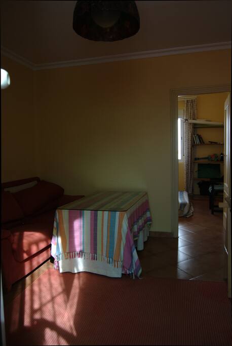 Salón y habitación al fondo