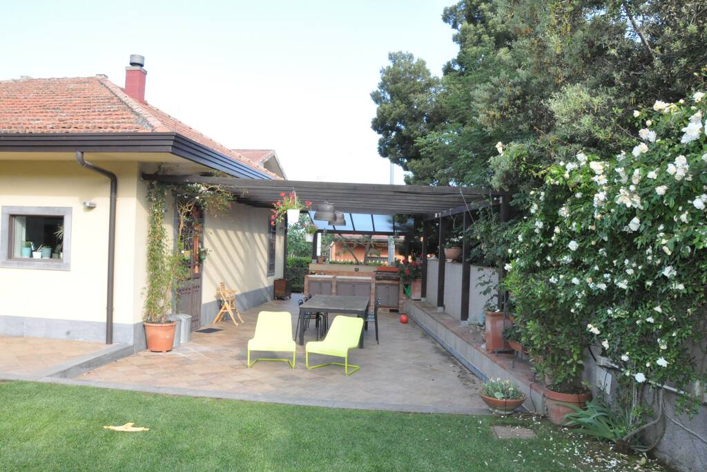 Il terrazzo grande con barbecue