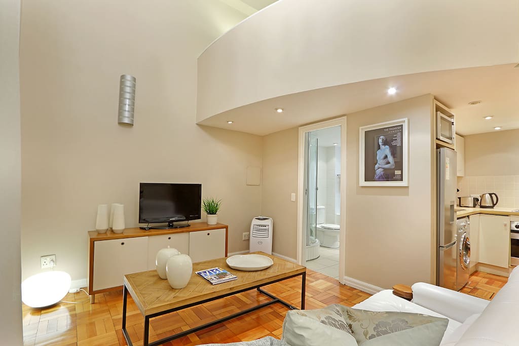 Acacia Place open plan holiday apartment