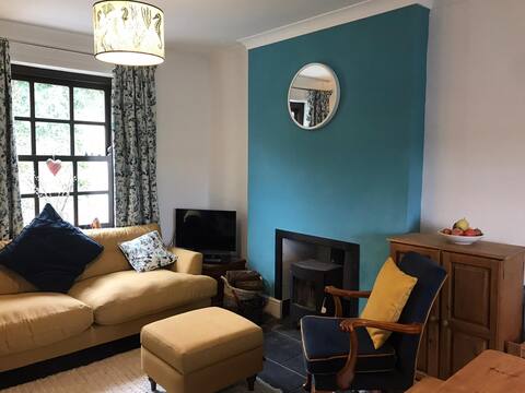 Cosy Pembrokeshire Coastal Woodpecker Cottage