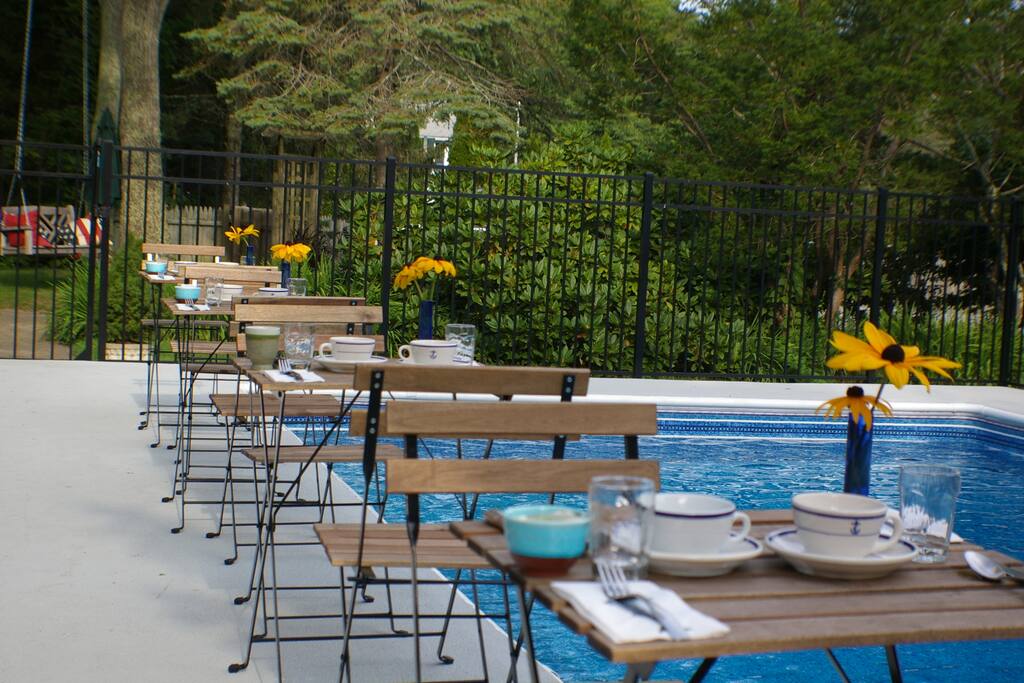 Breakfast at the Pool - included