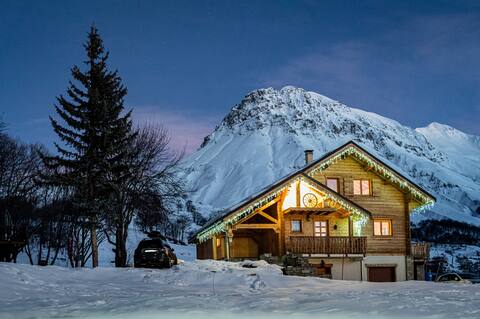 Chalet at the foot of the slopes, a stone's throw from the lake