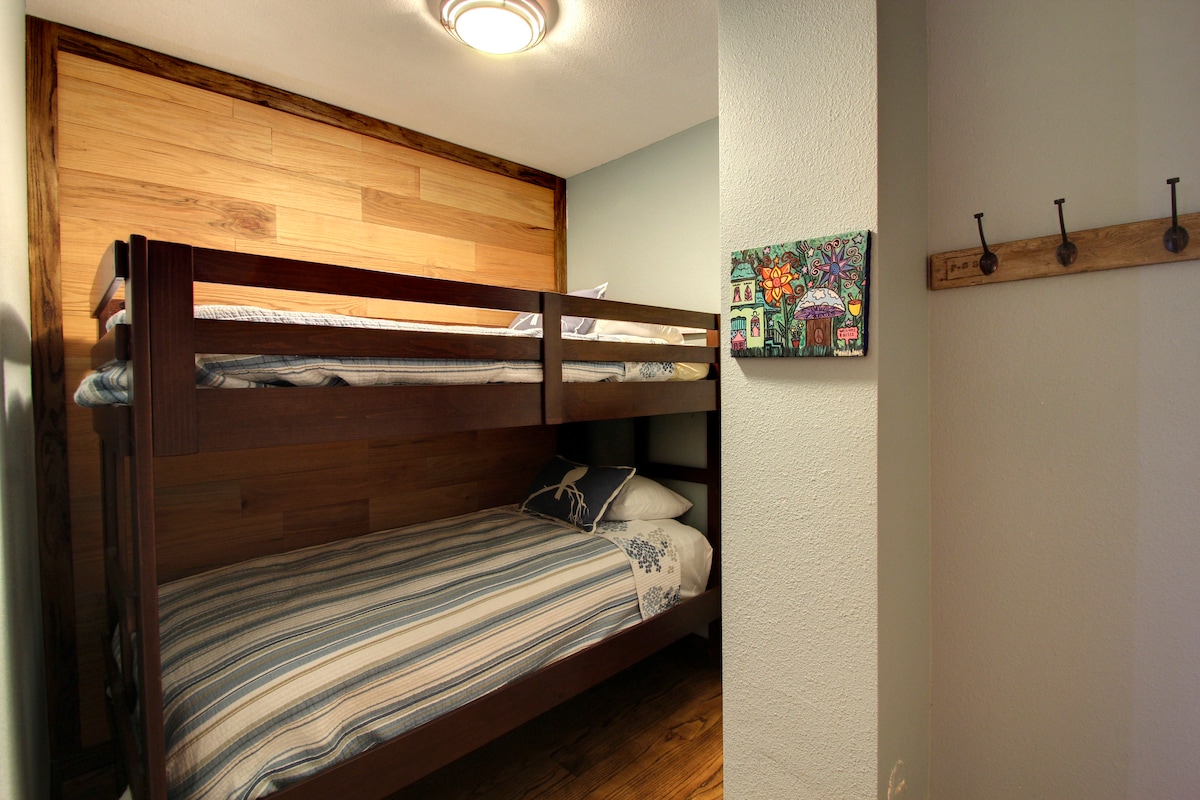 Grand Lodge - Dormitorio 3 (litera) (abajo)