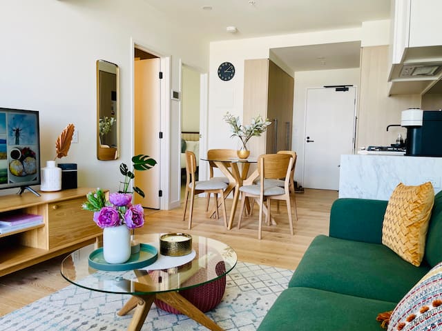 Exquisite 2BR apartment with mountains views