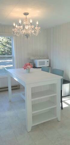 Beautiful cozy cottage few minutes walk to beach gallery image 3