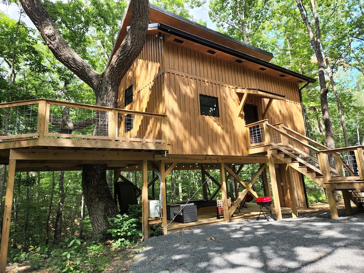 Red Room Cabin ~ The Treehouse Dungeon for Couples
