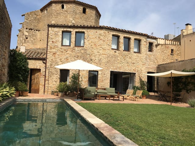 Villa in Costa Brava (townvilla pool), Regencós