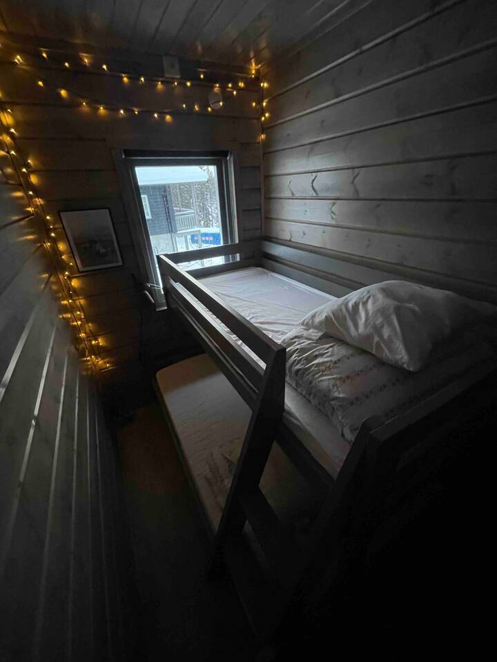 Bedroom 2: Baking bed (90+120) with 2 x duvets and 3 x pillows