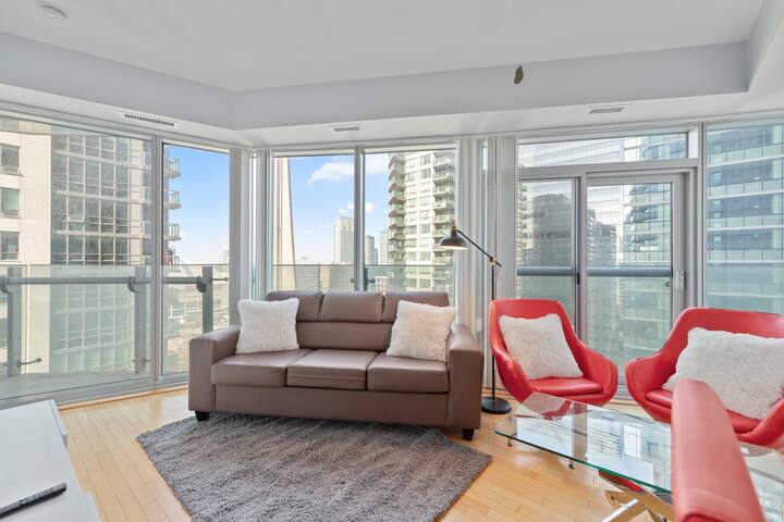 2 BR Luxury Condo, Parking CN Tower View gallery image 3