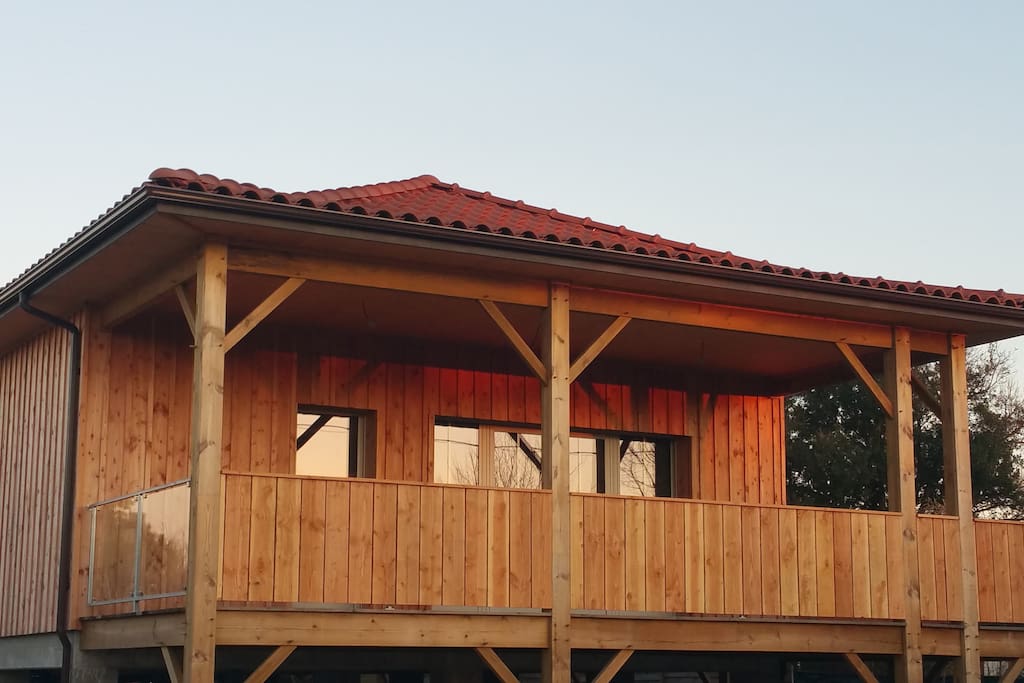 Maison sur Pilotis à quelques mètres du Bassin