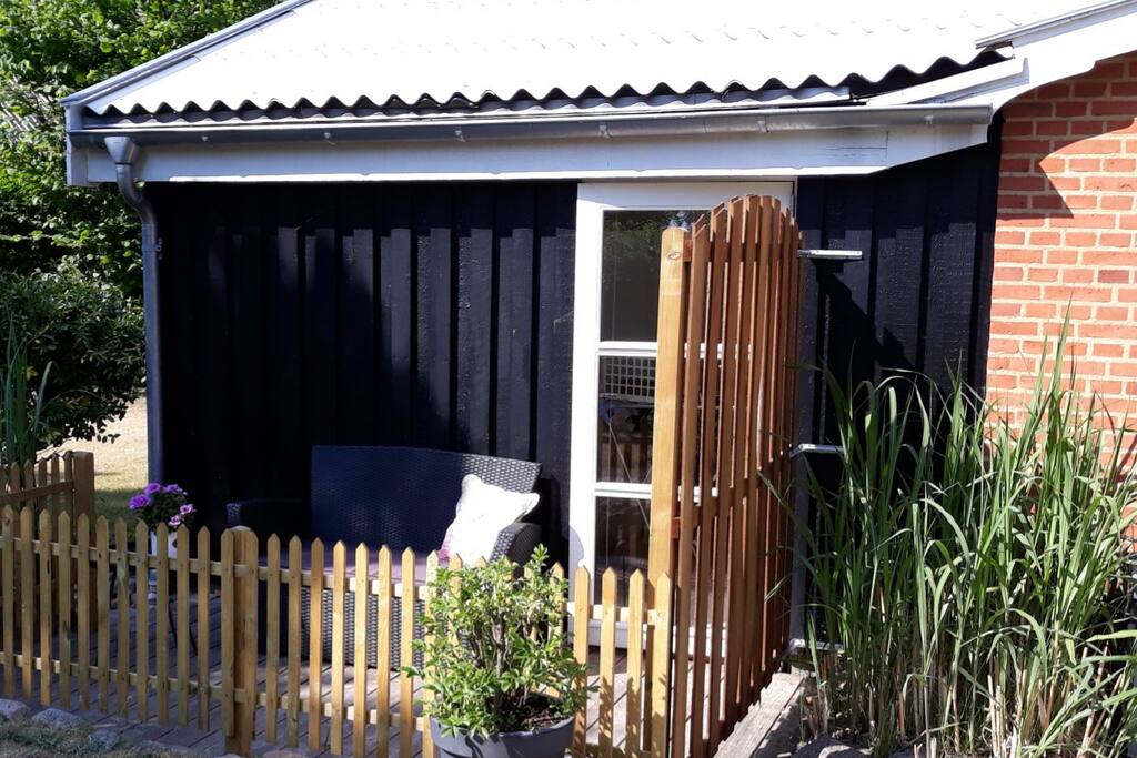Lille aflukket terrasse mod sydvest